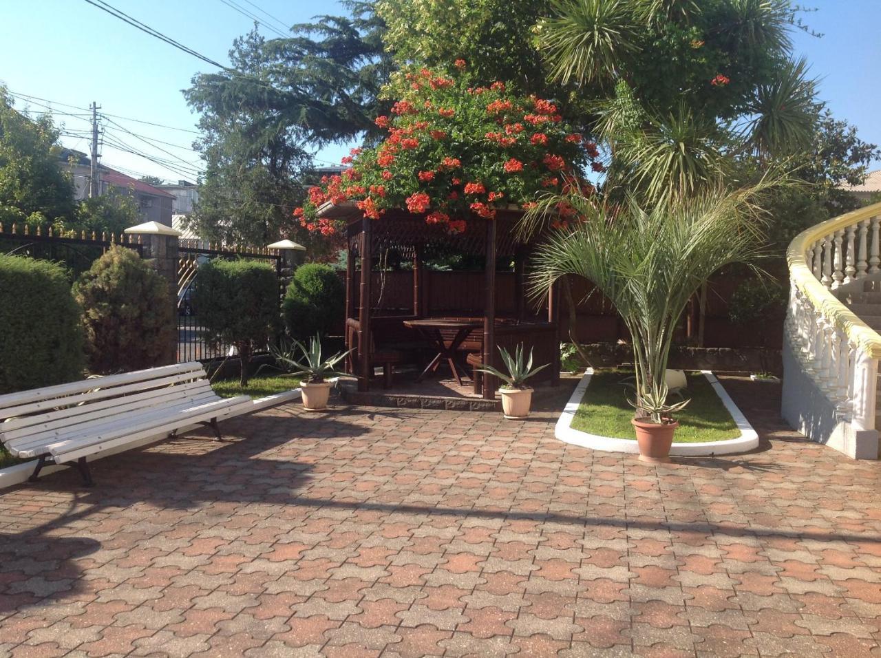 George'S House Hotel Kobuleti Ngoại thất bức ảnh